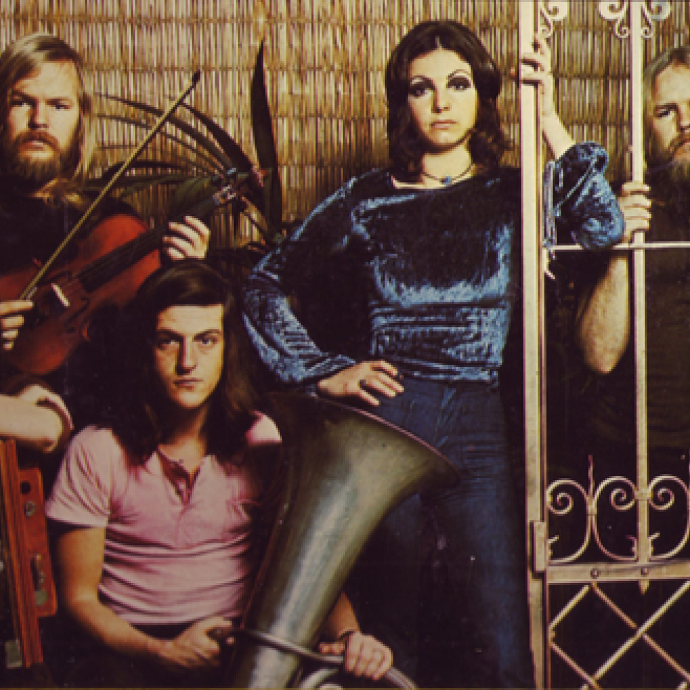 Earth fire песни. Группа Earth and Fire. Манюэла Берлот. Earth and Fire 1969. Группа Earth and Fire 1979.