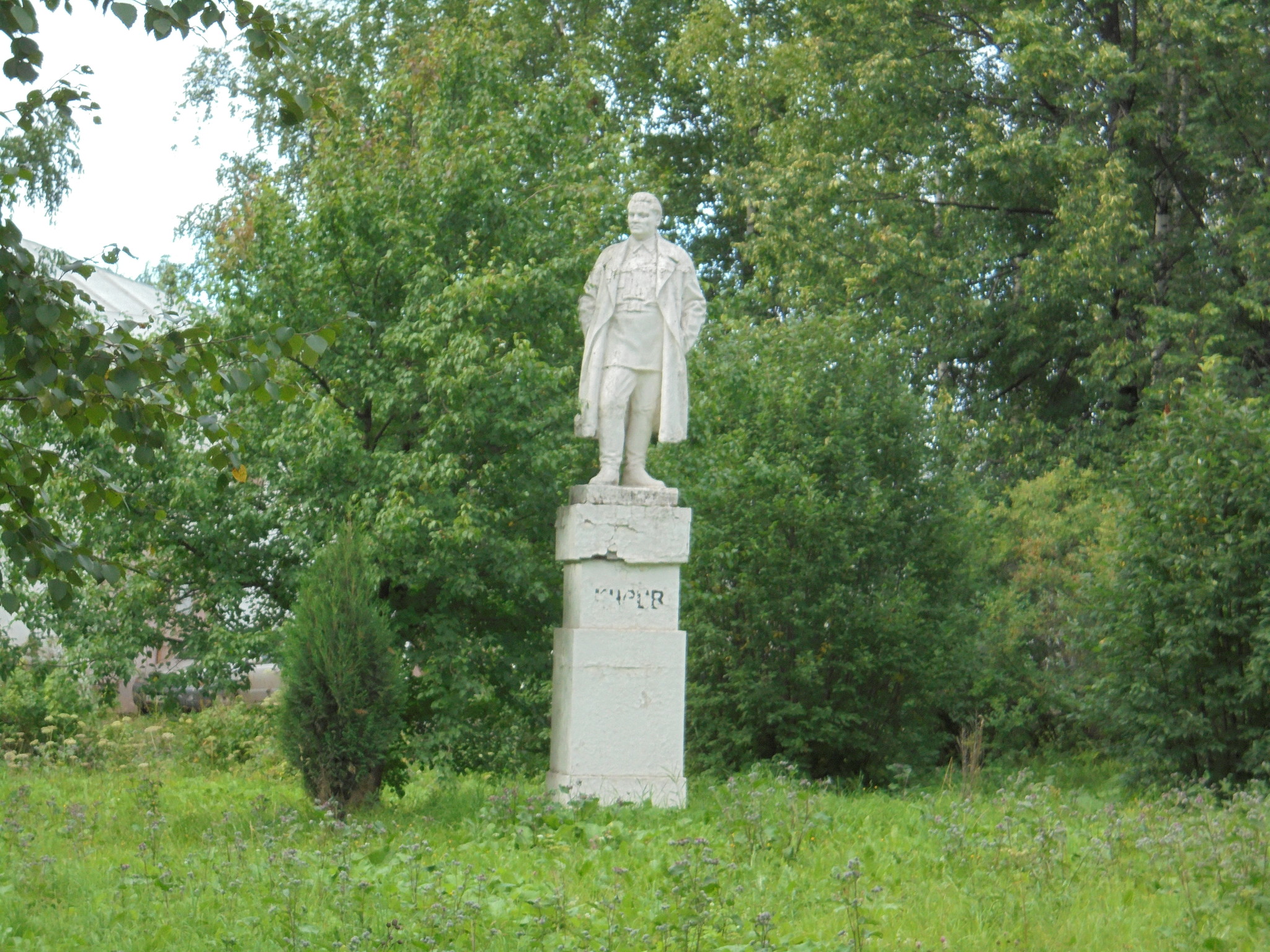 Памятники в вытегре. Памятник Кирову город Вытегра. Памятник Клюеву в Вытегре. Кировский сквер Вытегра. Русский Турек памятник.