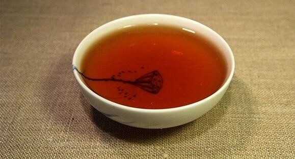 Польза зеленого чая с клубникой. h 13722. Польза зеленого чая с клубникой фото. Польза зеленого чая с клубникой-h 13722. картинка Польза зеленого чая с клубникой. картинка h 13722. Материал прокомментировала и проверила Александра Разаренова — врач-диетолог, нутрициолог, терапевт, член Российского союза нутрициологов, диетологов и специалистов пищевой индустрии.