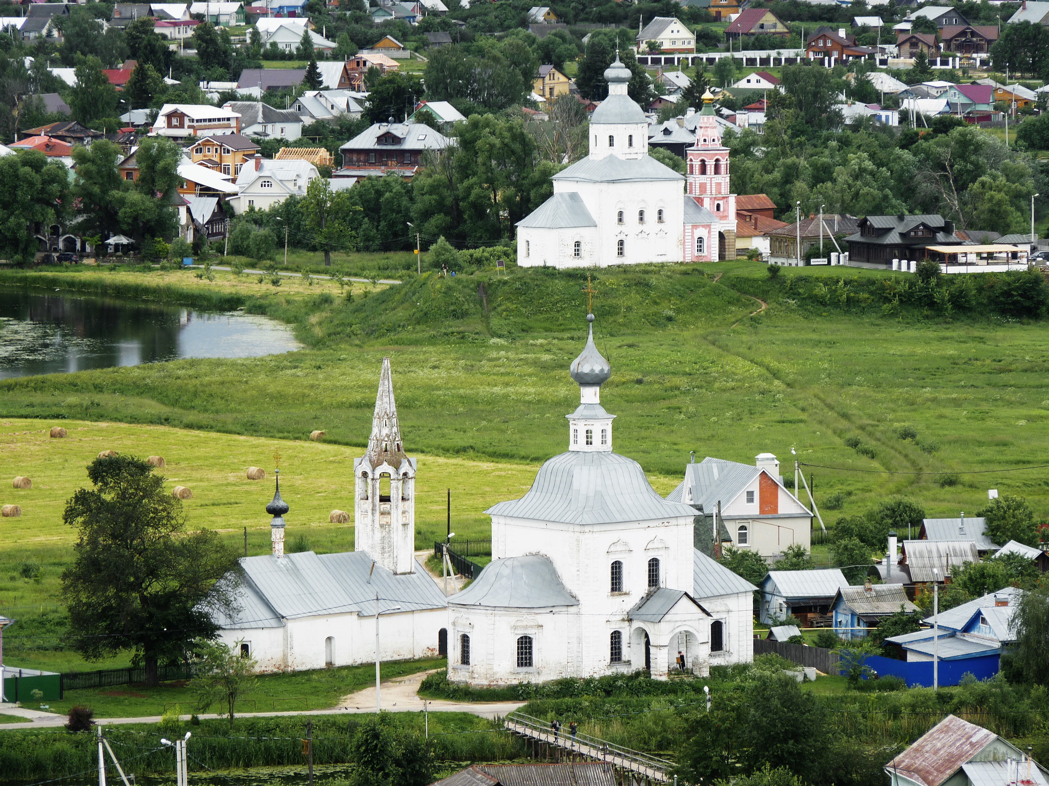 Суздаль храм у реки